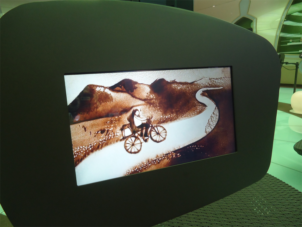 고촌 삶의 이야기를 사진앨범, 만화, 샌드애니메이션 등의 다양한 디지털 영상으로 터치패널 및 대형 화면을 통해 다양하게 감상하실 수 있습니다.